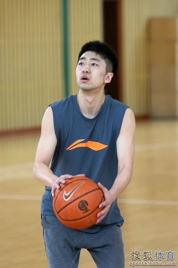 为什么一些职业球员罚球命中率不高?_2